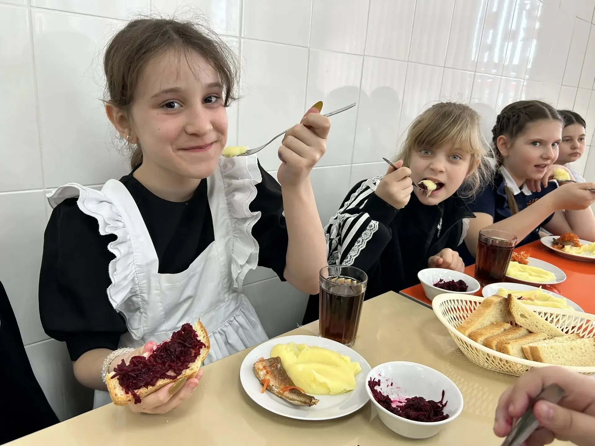 Изображения столовой.